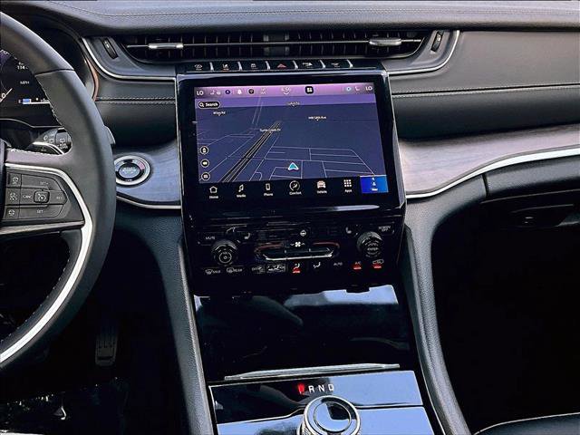 Used 2024 Jeep Grand Cherokee Limited w/ Black Appearance Package image 8