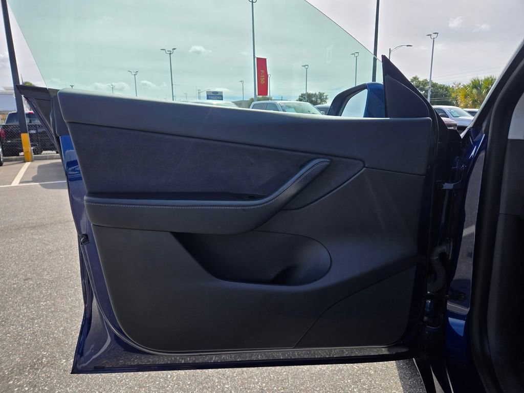 Used 2020 Tesla Model Y Long Range image 23
