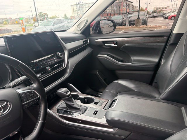 Used 2021 Toyota Highlander Platinum AWD/4WD image 22