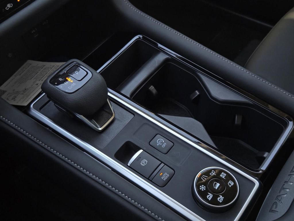 New 2026 Nissan Pathfinder SL image 24