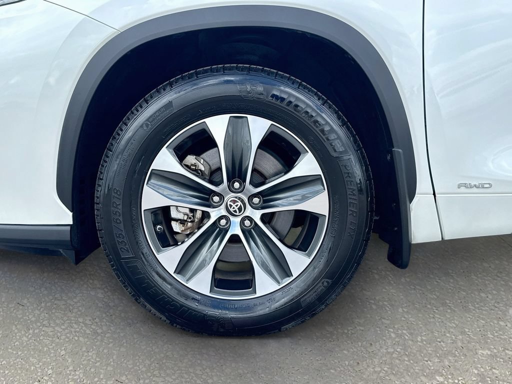 Used 2021 Toyota Highlander XLE AWD/4WD image 31