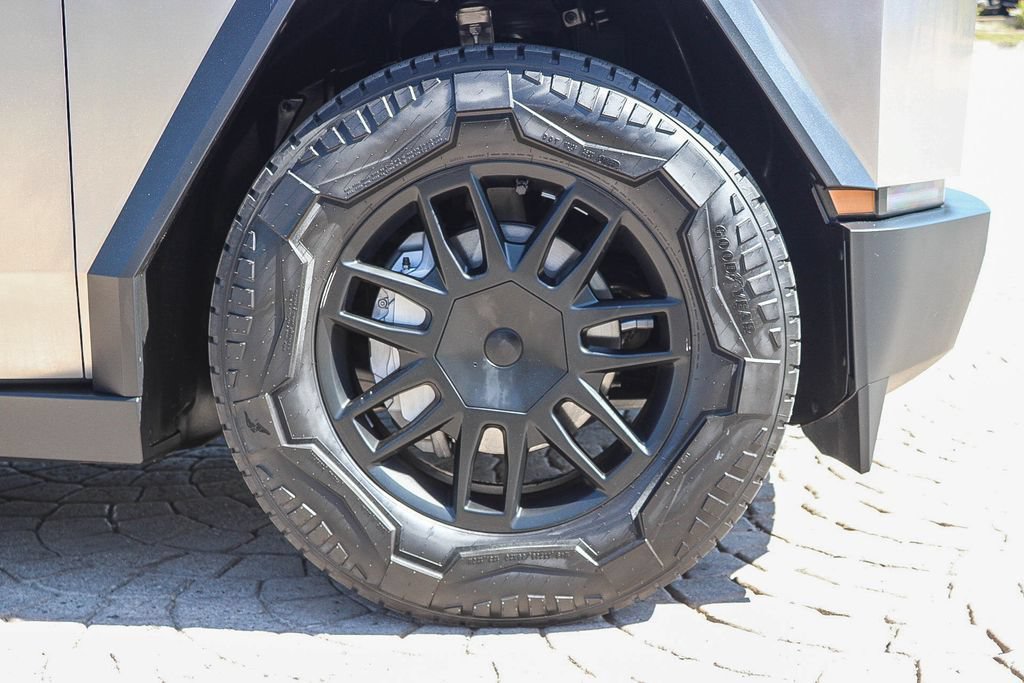 Used 2025 Tesla Cybertruck AWD Crew Cab image 11
