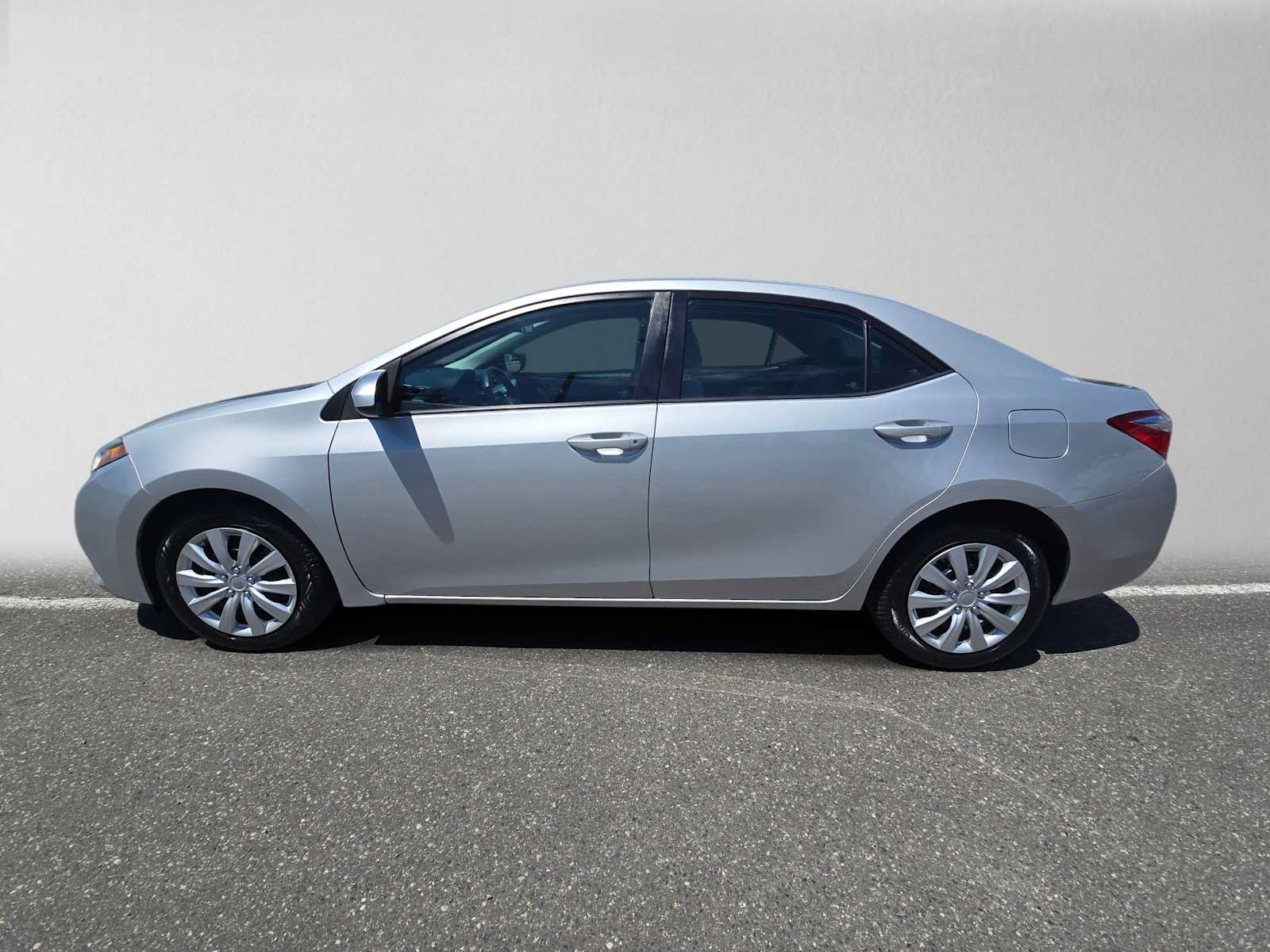 Used 2016 Toyota Corolla LE FWD image 6