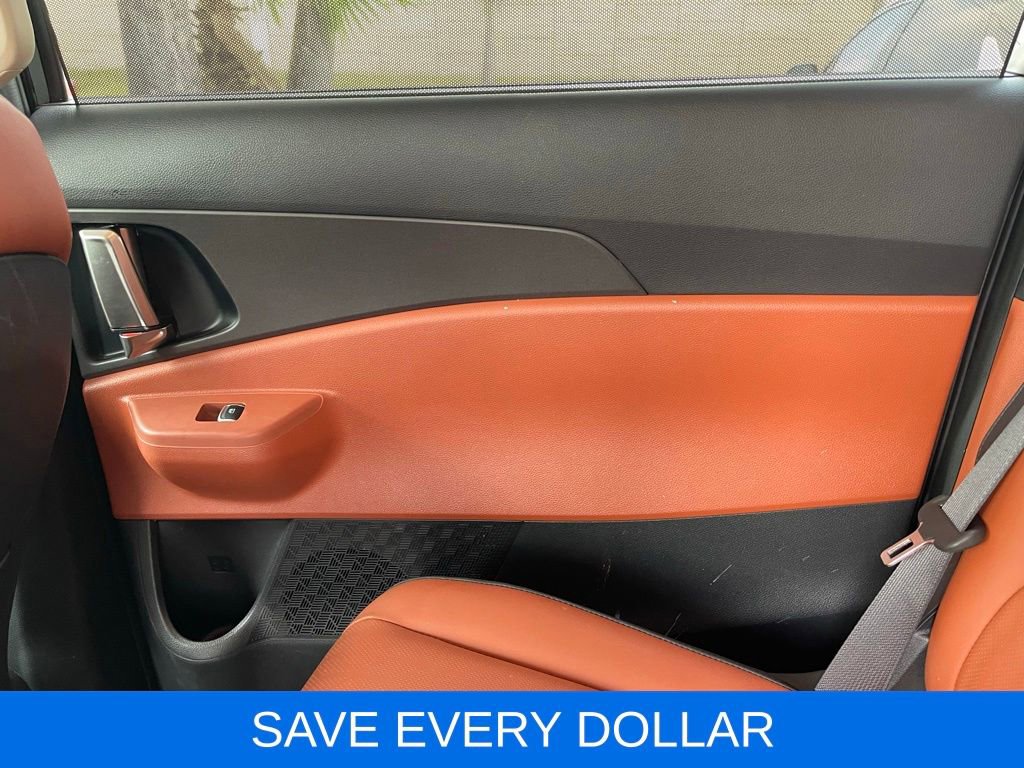 Used 2025 Kia Carnival EX FWD image 15