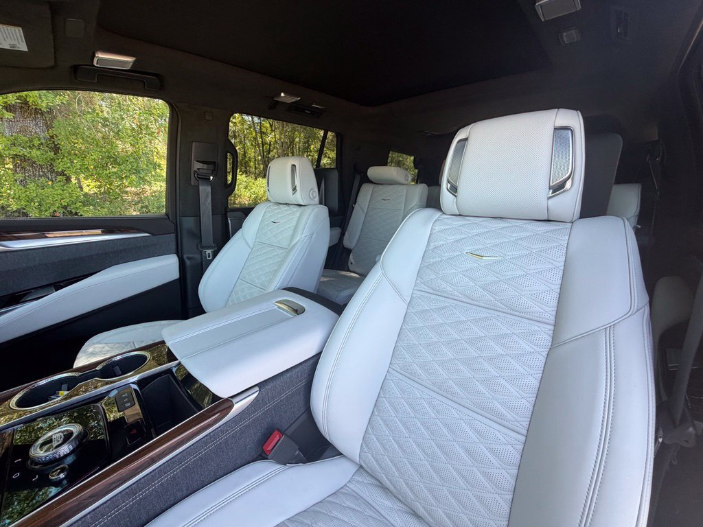 New 2026 Cadillac Escalade Platinum Sport w/ LPO, ONYX Package AWD/4WD image 14