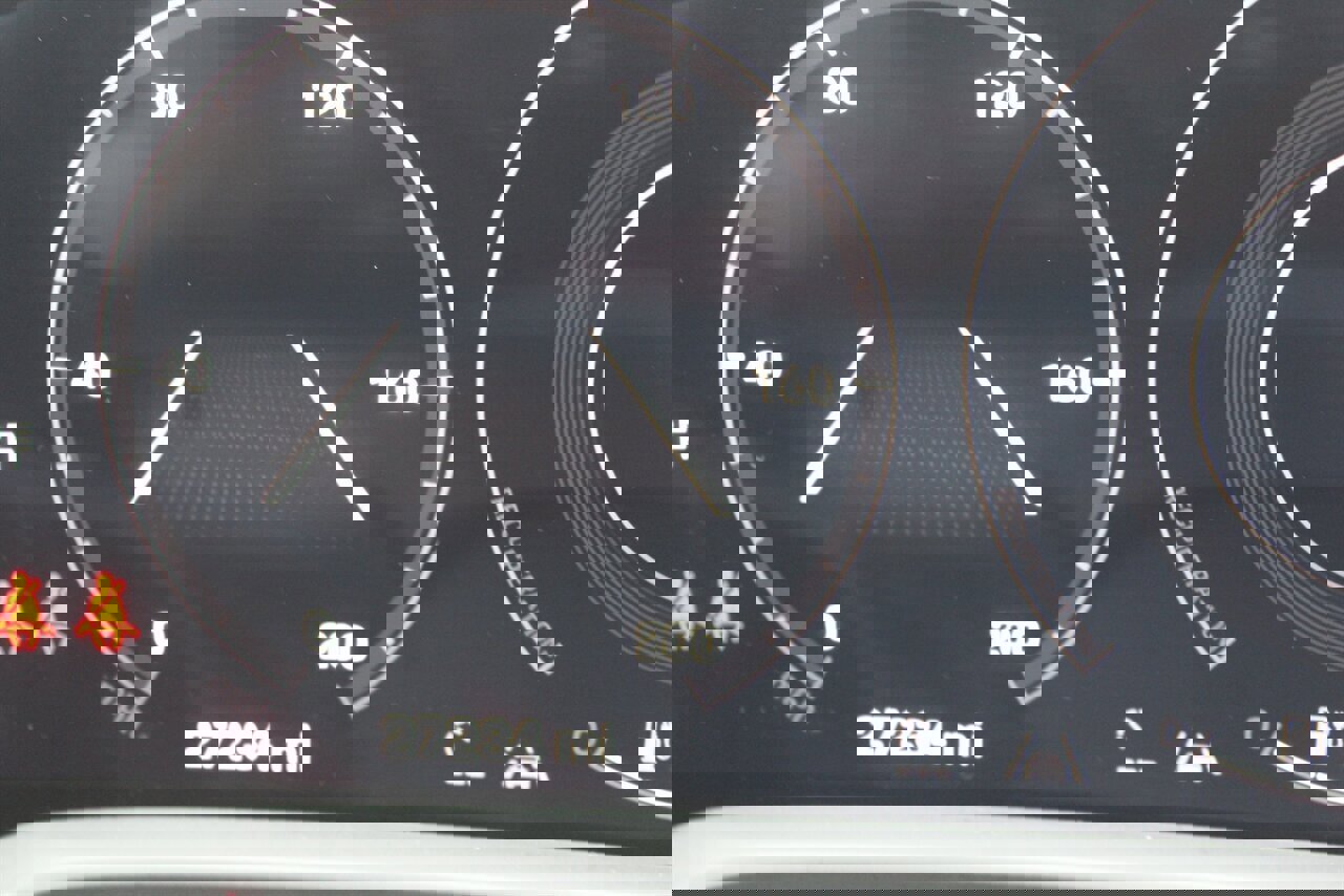 Used 2022 Porsche Taycan image 5