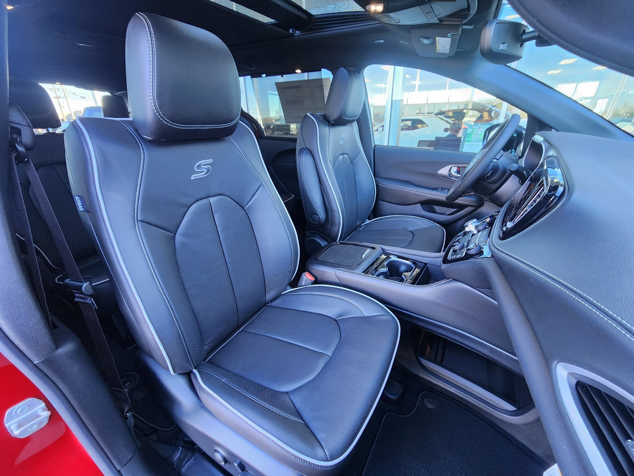 New 2027 Chrysler Pacifica Limited FWD image 35