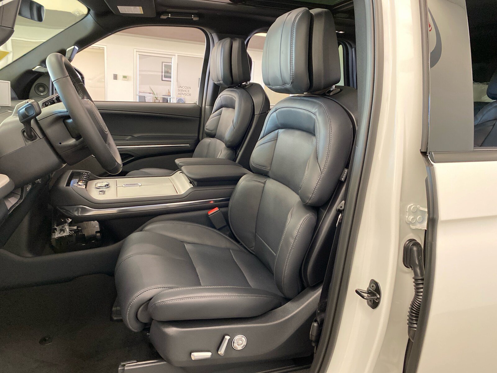 New 2025 Lincoln Navigator Reserve w/ Jet Appearance Package AWD/4WD image 20