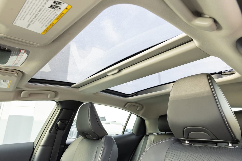 Used 2026 Toyota Prius Plug-In Hybrid image 13