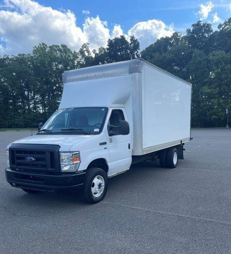 Used 2019 Ford E-350 and Econoline 350 Super Duty RWD image 2