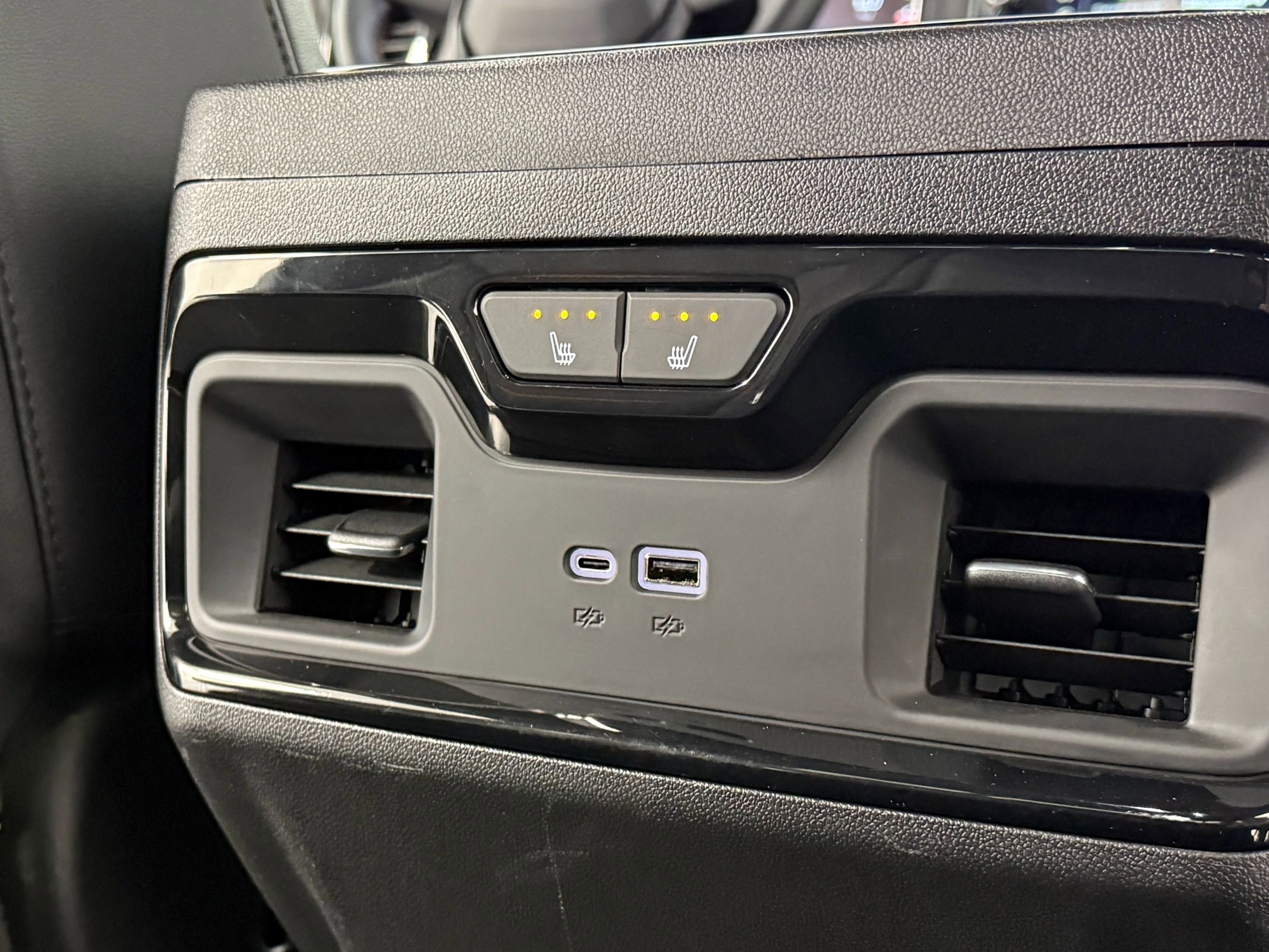 Used 2024 GMC Sierra 1500 AT4 w/ Technology Package image 36