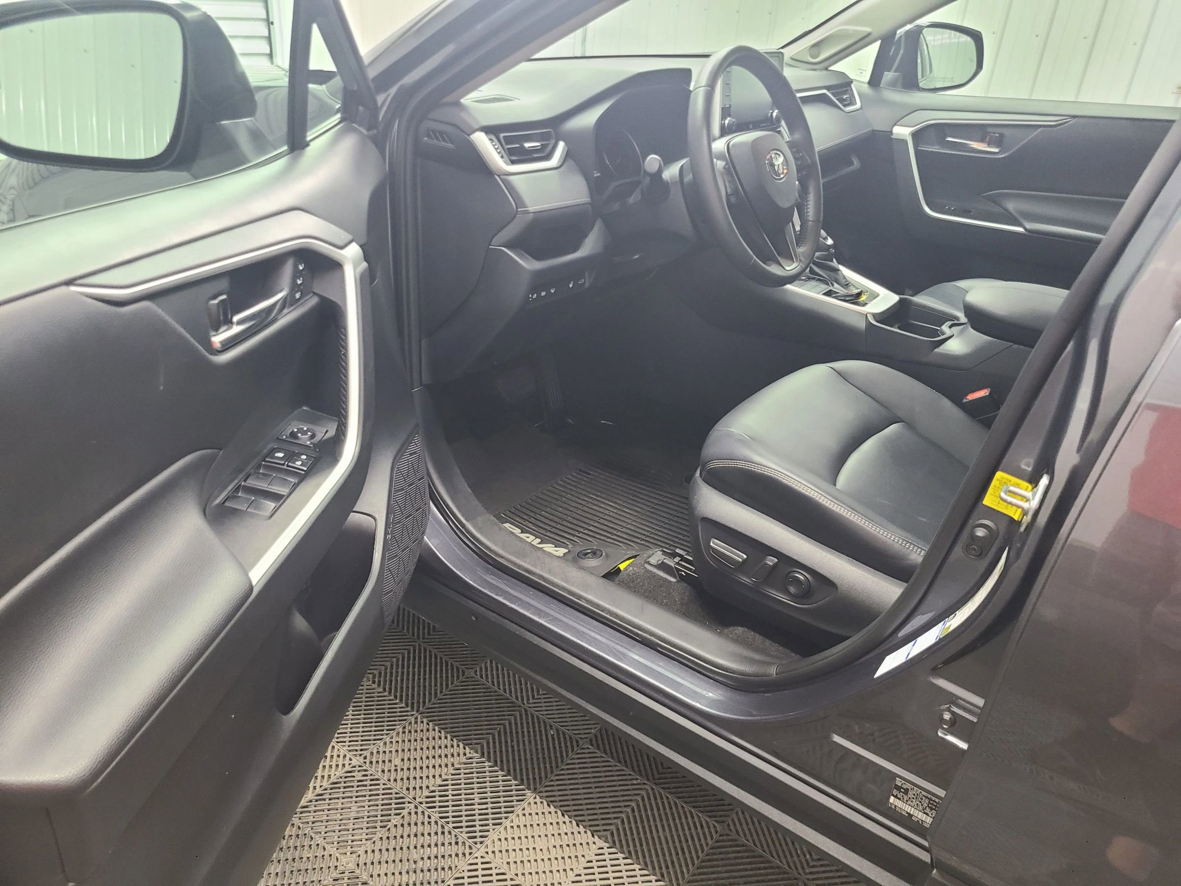 Used 2020 Toyota RAV4 XLE Premium AWD/4WD image 21