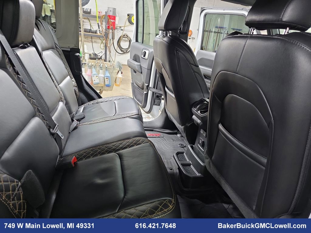 Used 2022 Jeep Wrangler Unlimited Sahara image 11