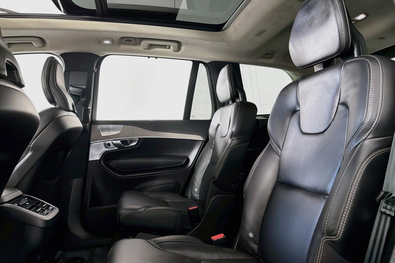 Used 2024 Volvo XC90 B6 Ultimate w/ Lounge Package AWD/4WD image 8