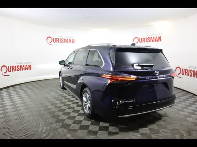 Used 2025 Toyota Sienna Limited AWD/4WD image 18