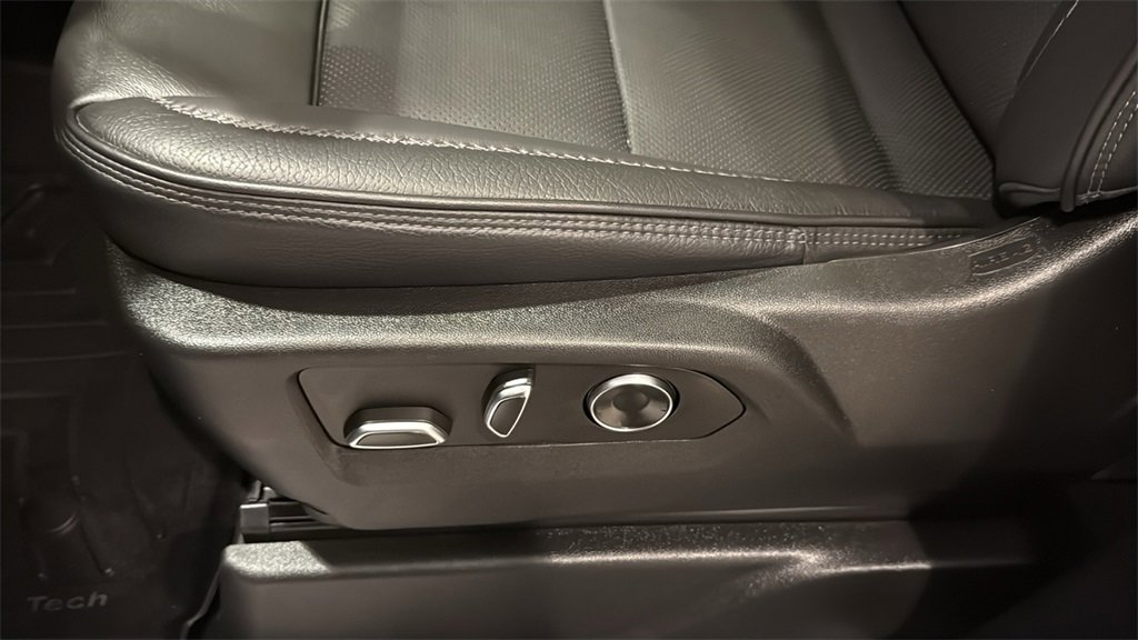 Used 2024 GMC Yukon Denali w/ Denali Reserve Package image 27