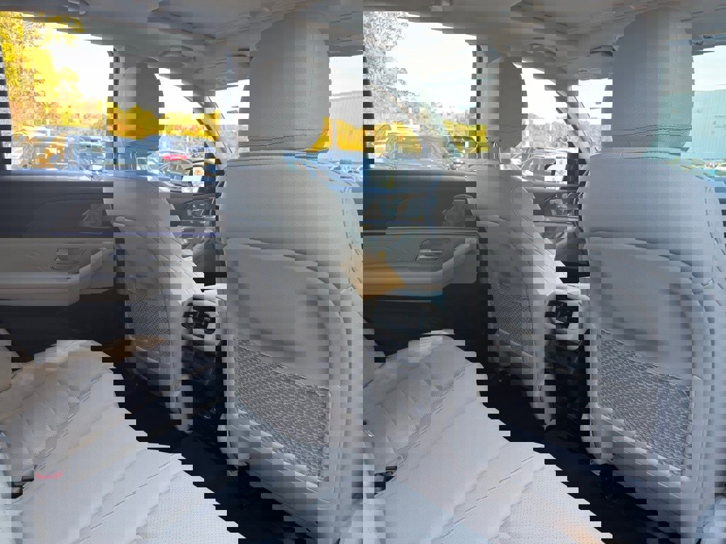 Used 2022 Mercedes-Benz GLE 350 4MATIC w/ Premium Package image 32