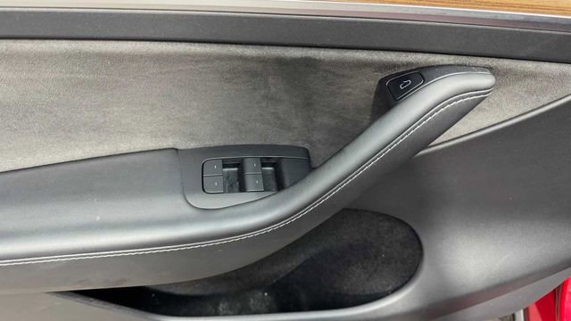 Used 2023 Tesla Model Y Long Range AWD/4WD image 18