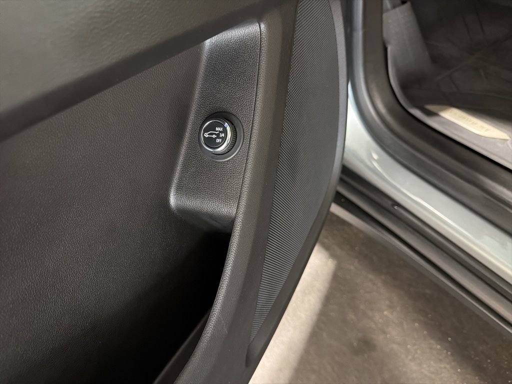 Certified 2023 Chevrolet Traverse LT w/ LPO, Floor Liner Package image 37