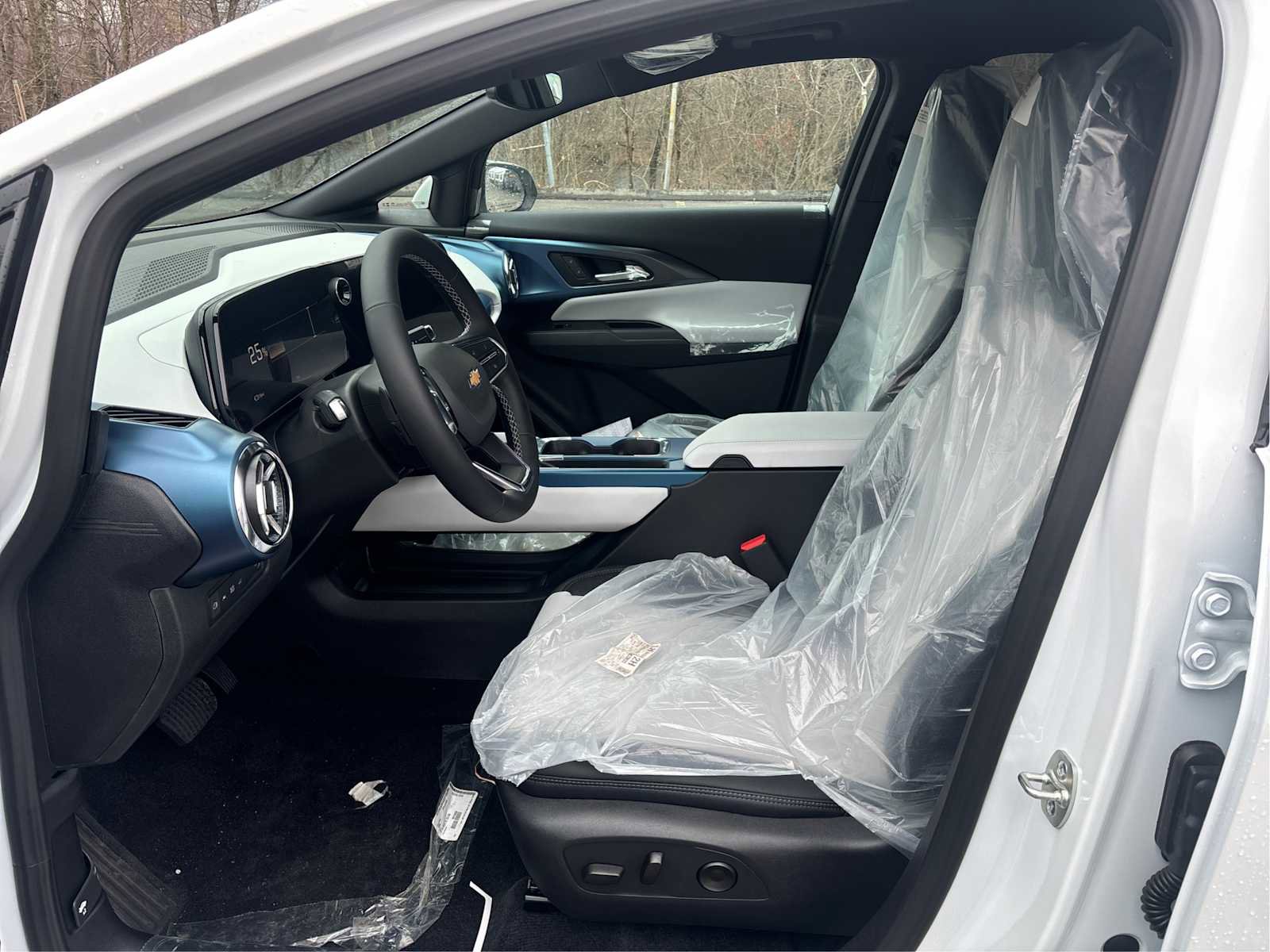 New 2026 Chevrolet Equinox EV LT image 10