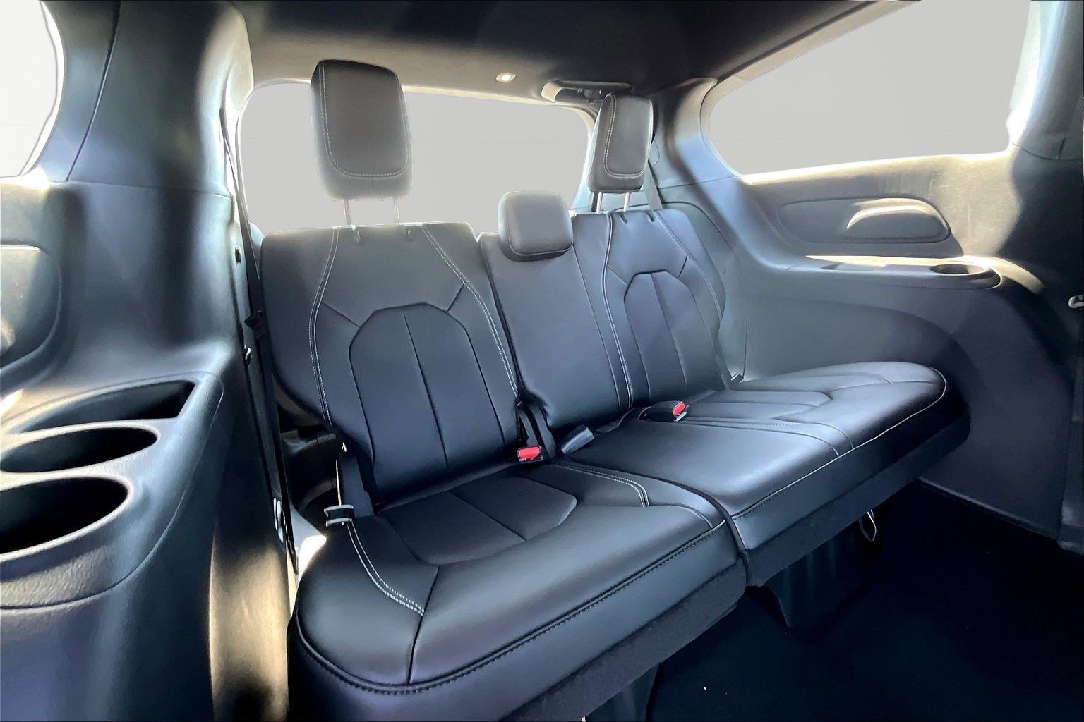 New 2027 Chrysler Pacifica Select AWD/4WD image 19