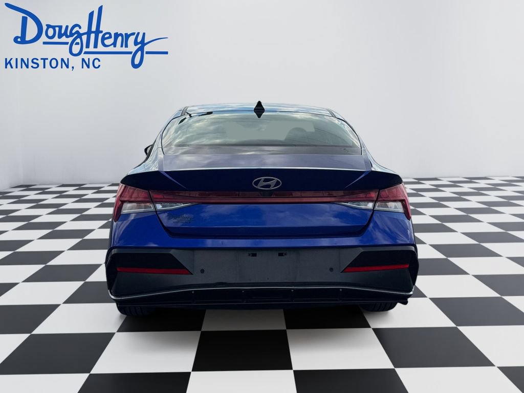 Used 2024 Hyundai Elantra Limited FWD image 4