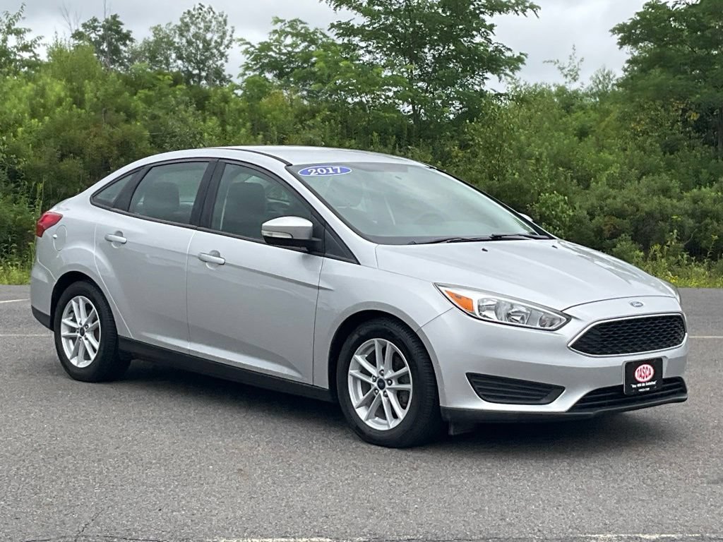 Certified 2017 Ford Focus SE FWD image 1