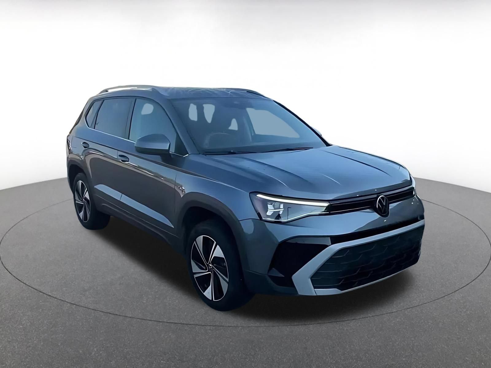Used 2026 Volkswagen Taos SE AWD/4WD image 3