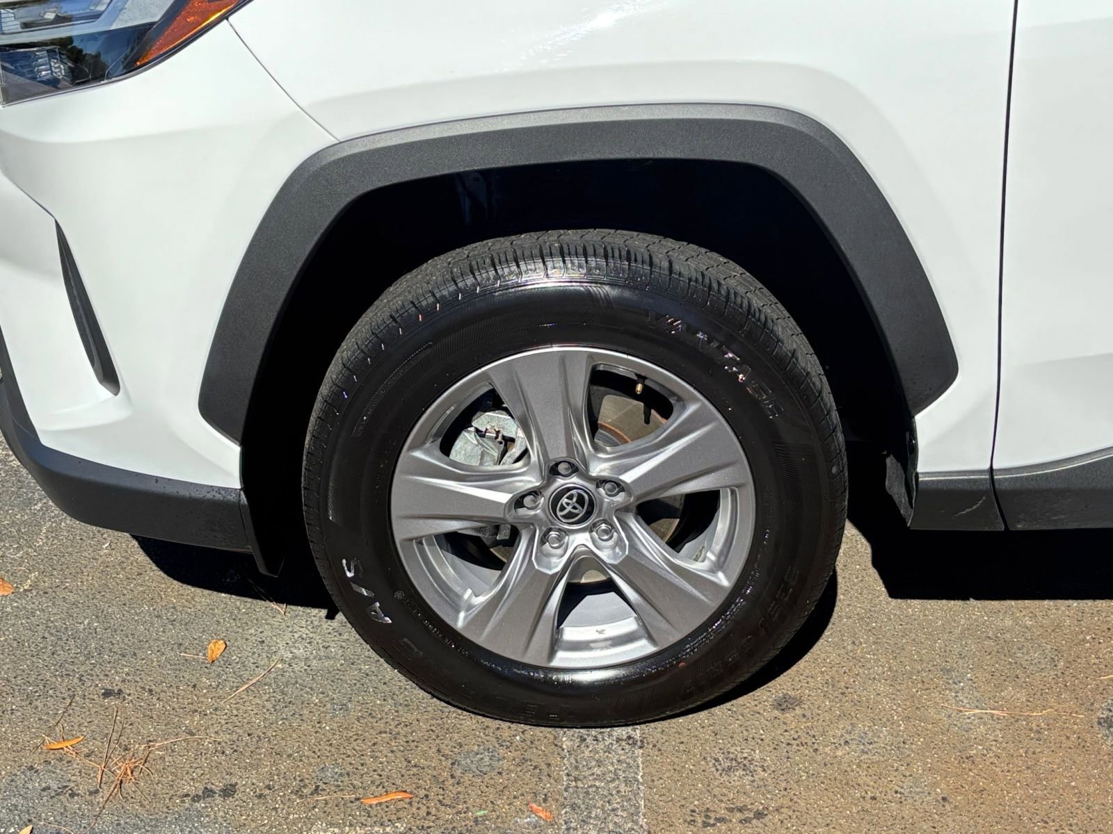 Used 2025 Toyota RAV4 XLE image 30