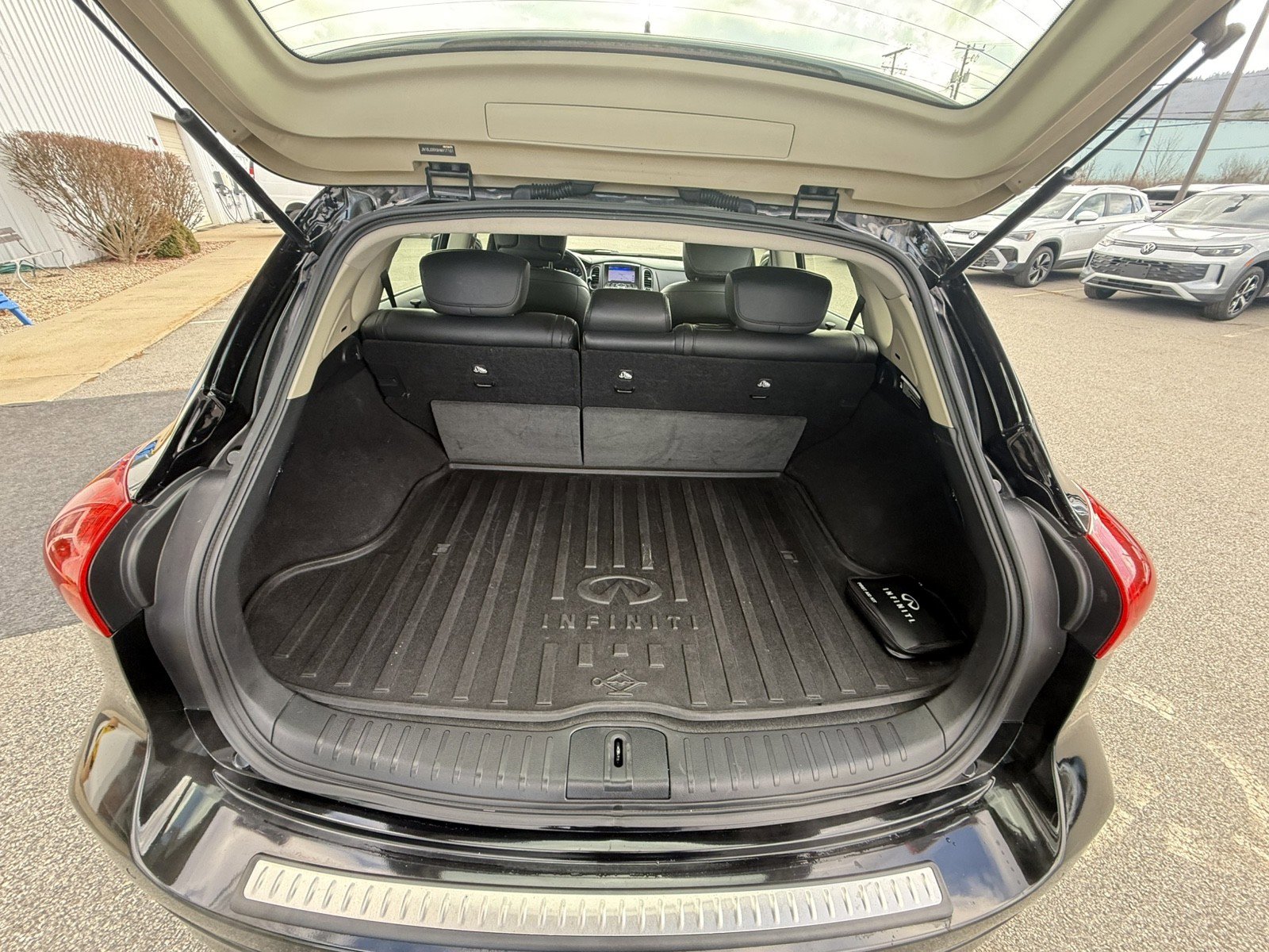 Used 2017 INFINITI QX50 AWD w/ Deluxe Touring Package image 22