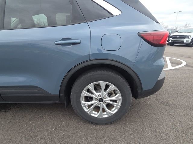 Used 2023 Ford Escape Active w/ Cold Weather Package FWD image 16