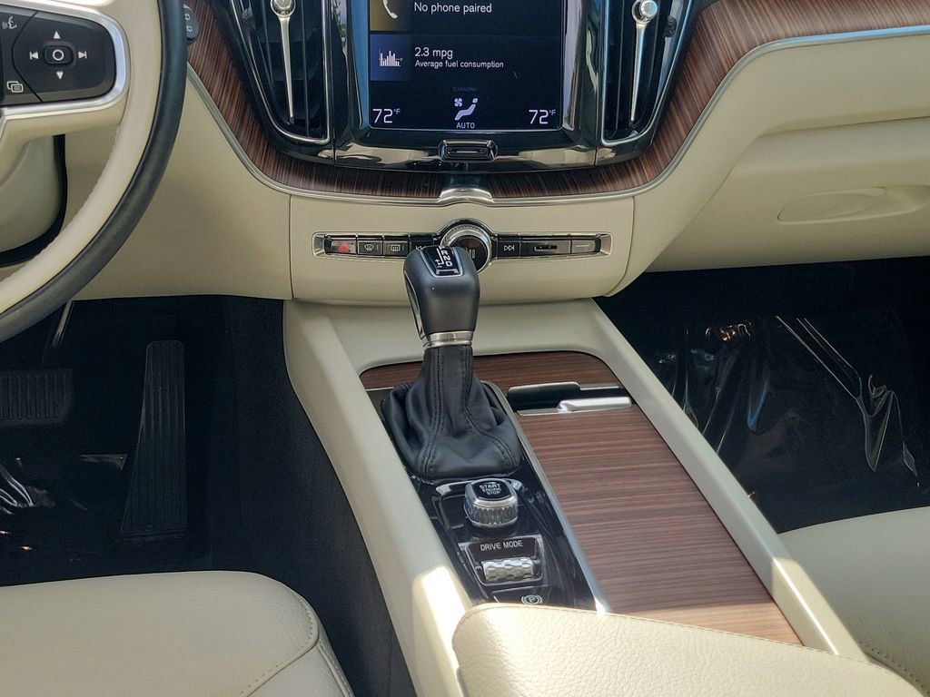 Used 2021 Volvo XC60 T5 Momentum w/ Protection Package Premier image 25