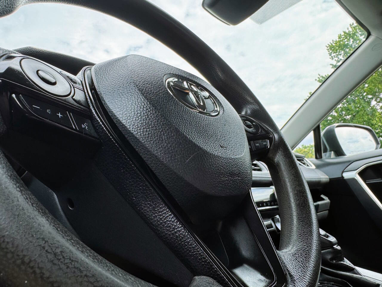 Used 2020 Toyota RAV4 XLE image 11