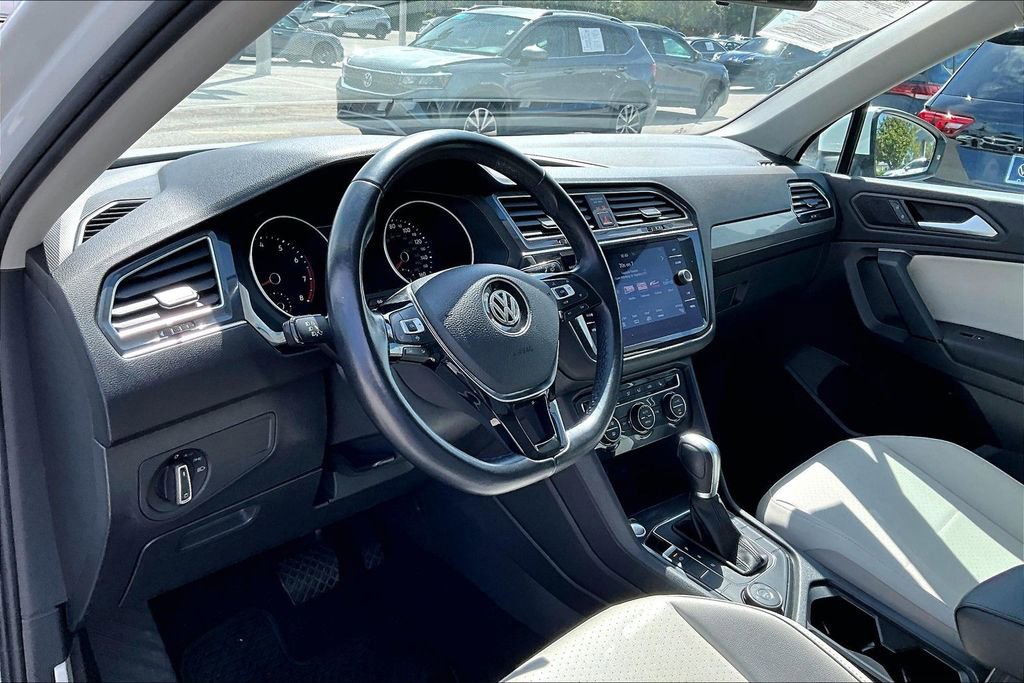 Used 2019 Volkswagen Tiguan SE w/ Panoramic Sunroof Package image 14