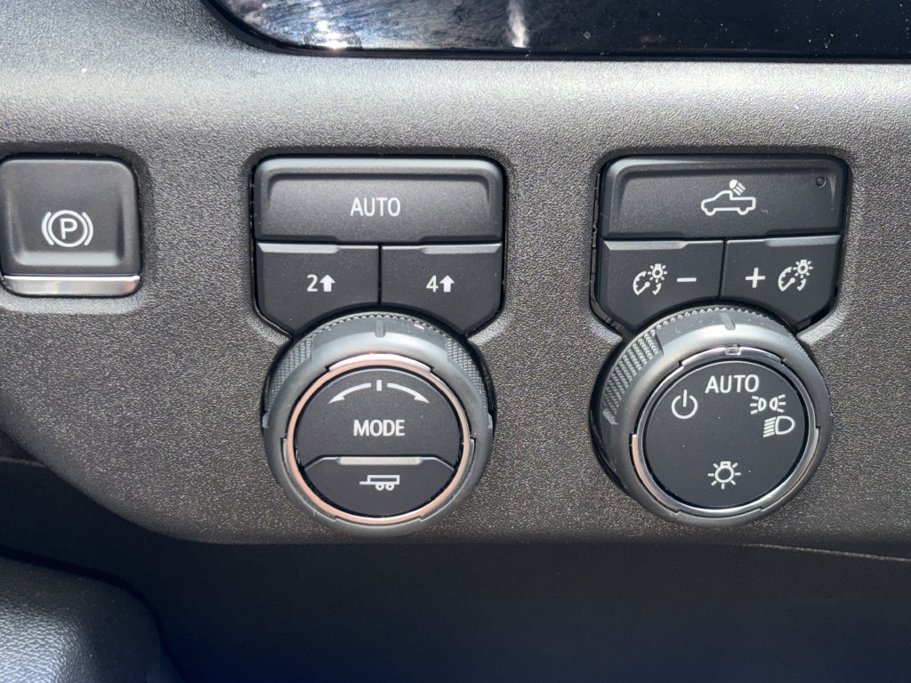 Used 2023 Chevrolet Silverado 1500 LT AWD/4WD image 10