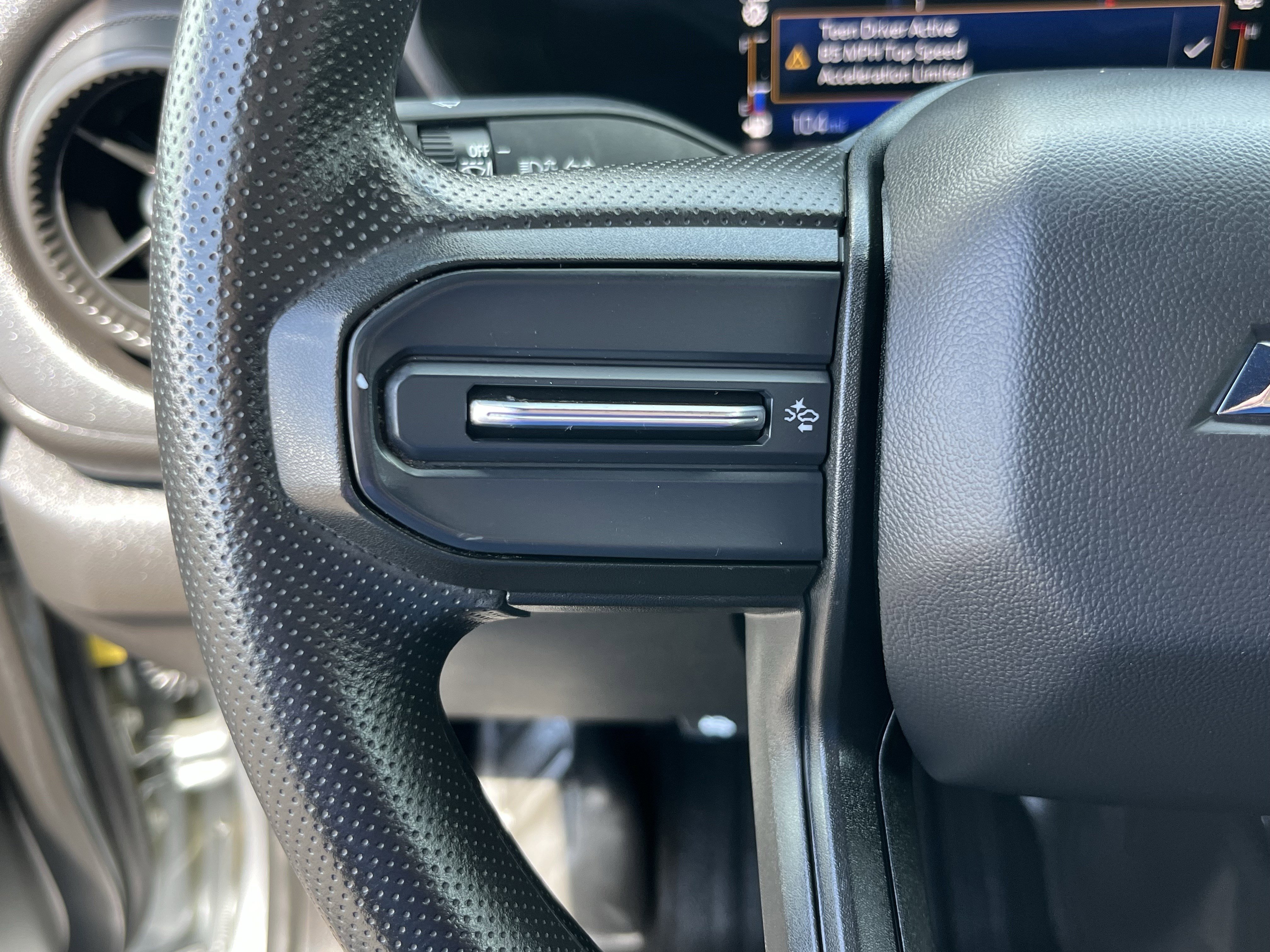 Used 2023 Chevrolet Colorado W/T image 17