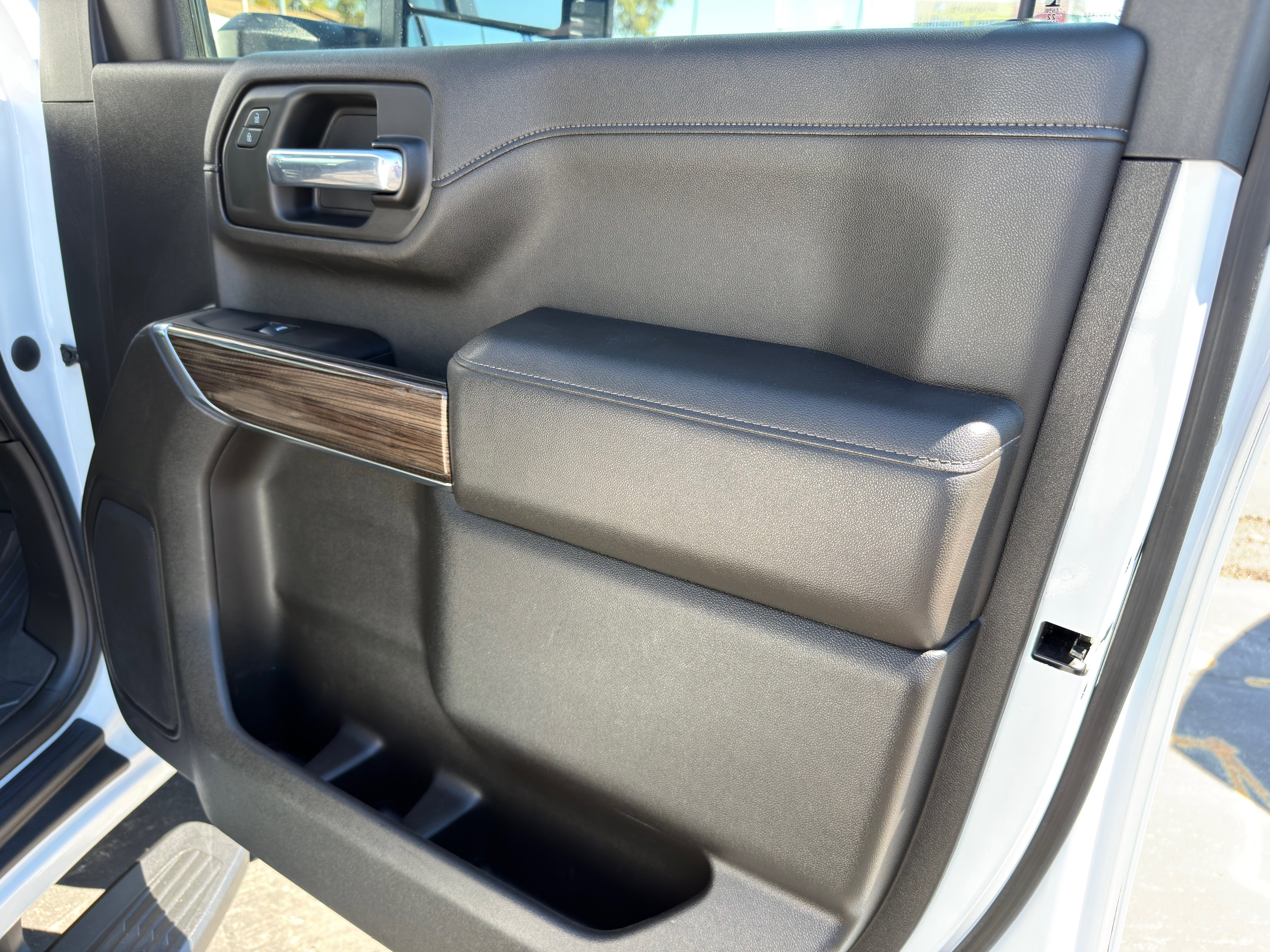 Used 2022 Chevrolet Silverado 2500 LT w/ Convenience Package image 11