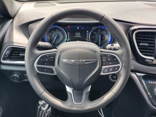 Used 2025 Chrysler Pacifica Select FWD image 22