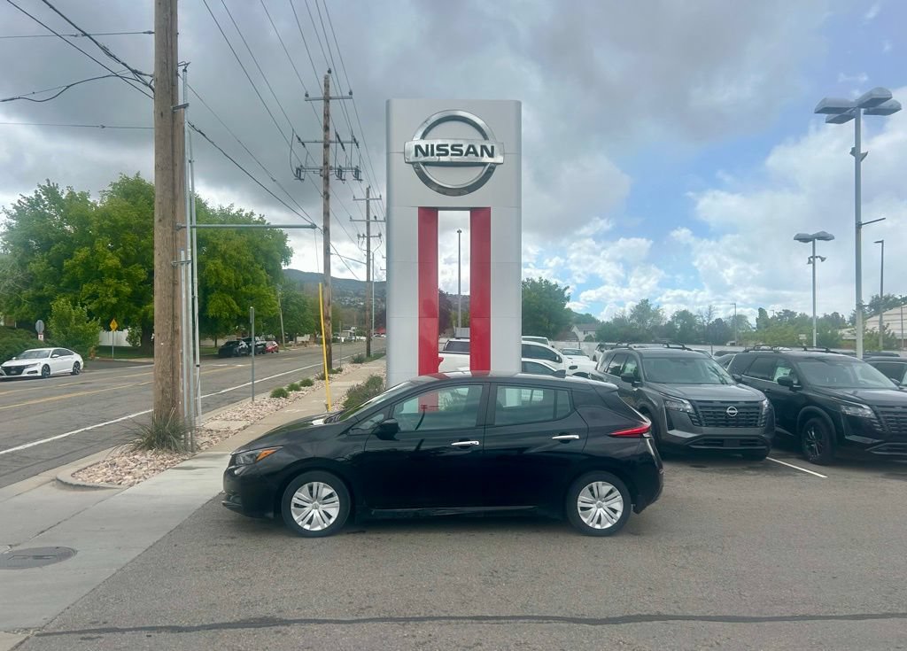 Used 2024 Nissan Leaf S FWD image 1