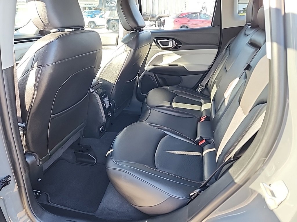 Certified 2022 Jeep Compass Limited image 2