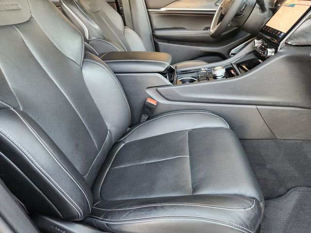 Used 2023 Jeep Grand Cherokee Overland w/ Luxury Tech Group IV image 11