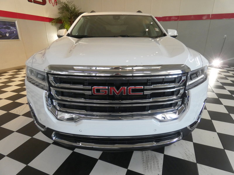 Used 2023 GMC Acadia SLE w/ Driver Convenience Package image 2