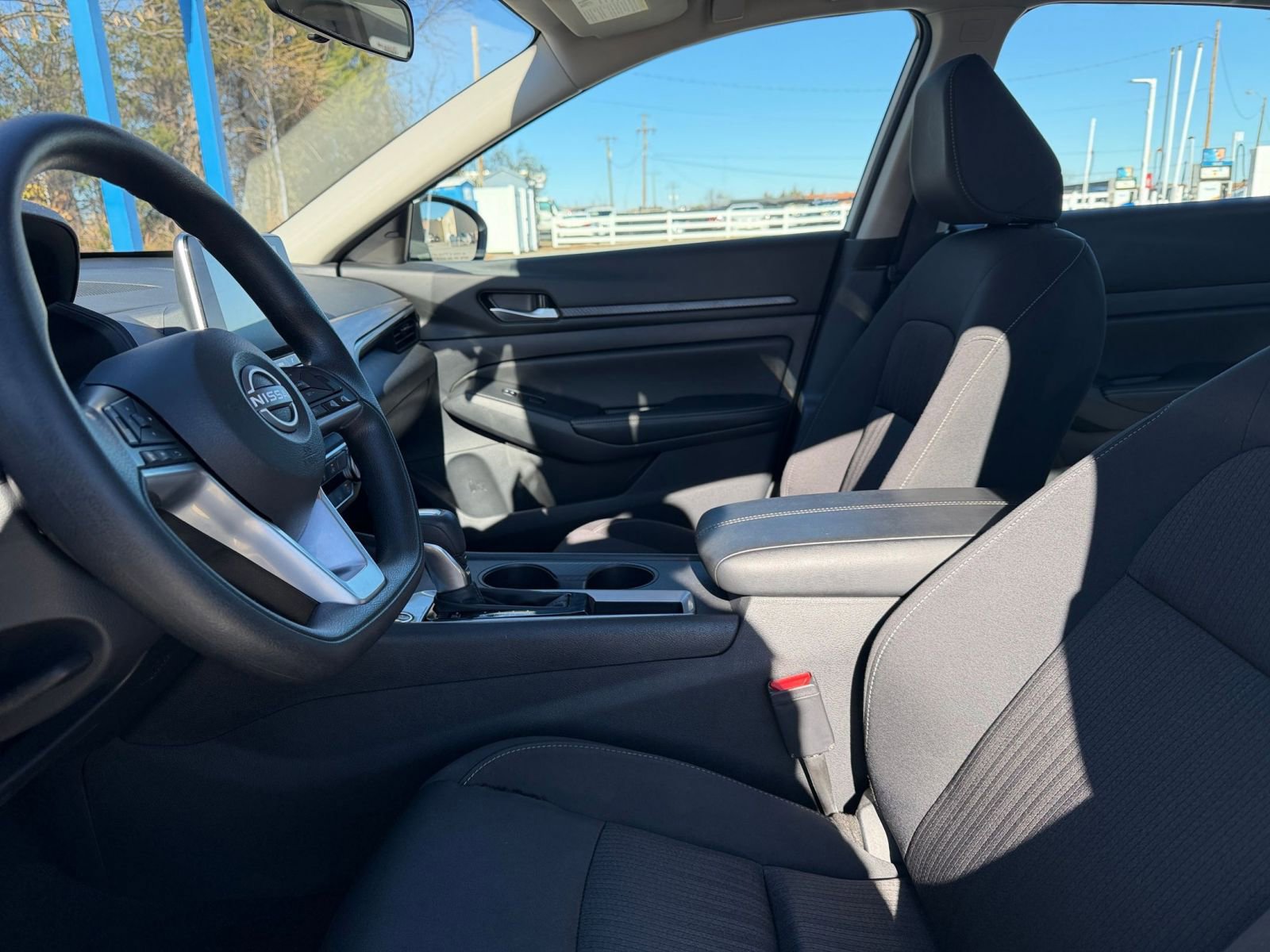 Used 2025 Nissan Altima 2.5 SV image 25