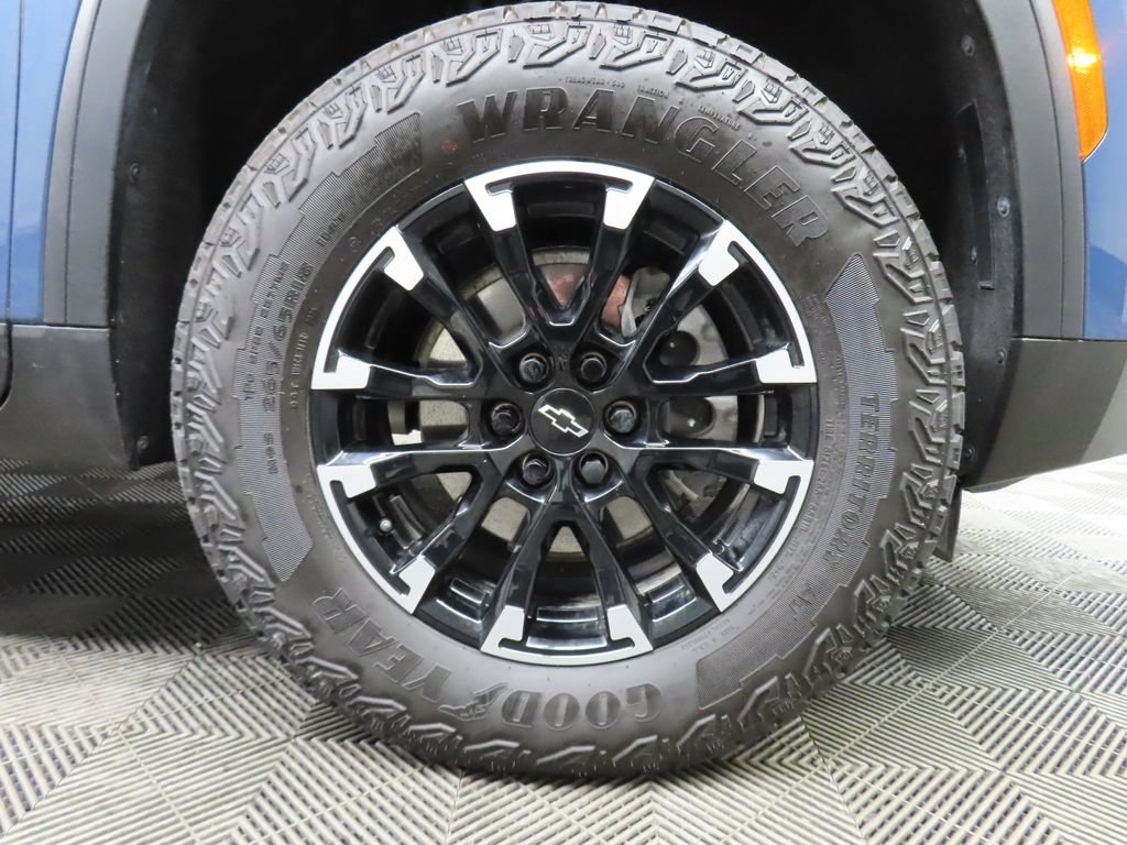 Used 2025 Chevrolet Traverse Z71 w/ LPO, Floor Liner Package AWD/4WD image 11