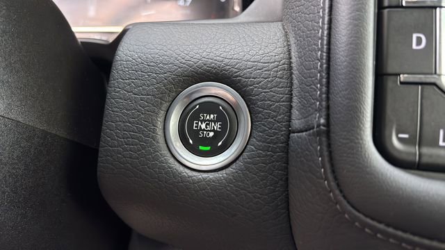 Used 2024 GMC Yukon Denali image 28