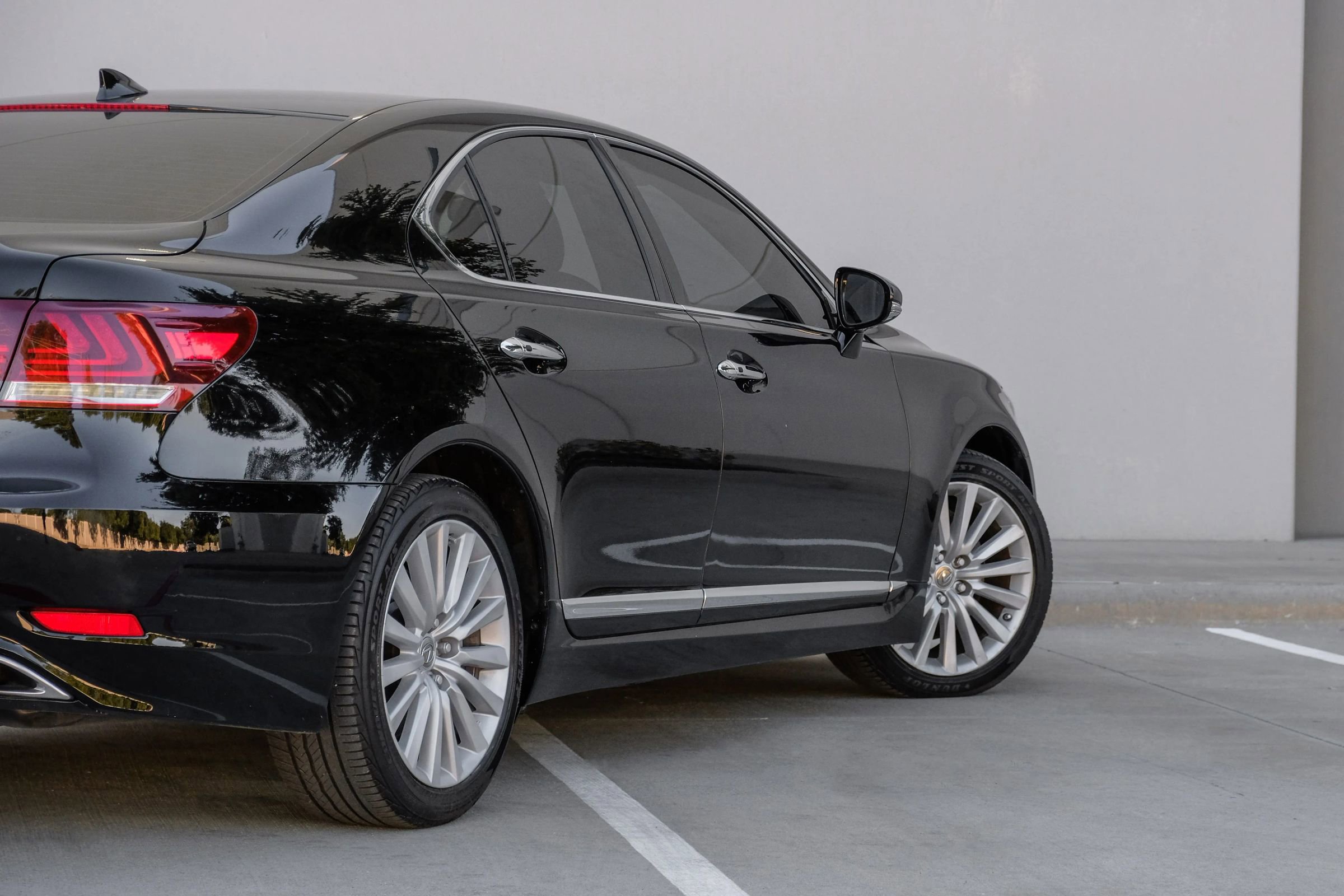 Used 2014 Lexus LS 460 AWD w/ Comfort Package image 6