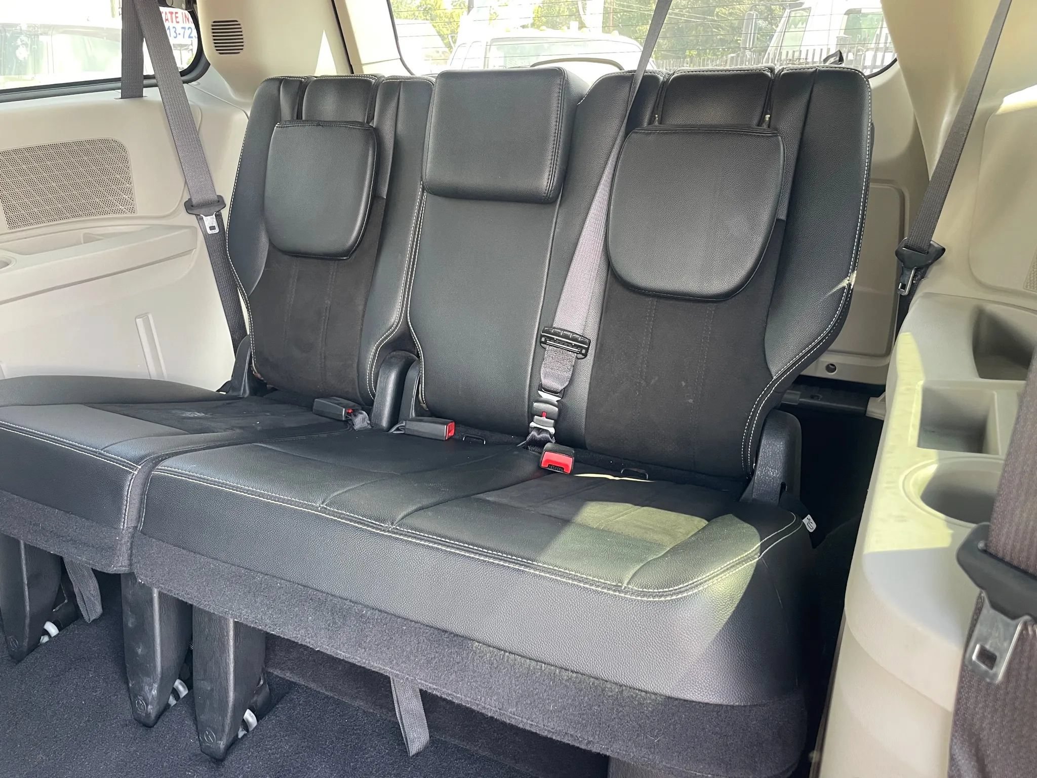 Used 2019 Dodge Grand Caravan SXT FWD image 15
