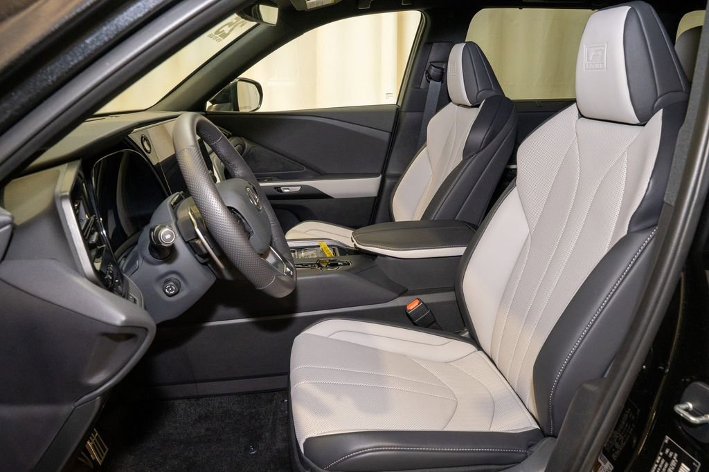 Used 2025 Lexus TX 500h AWD image 13