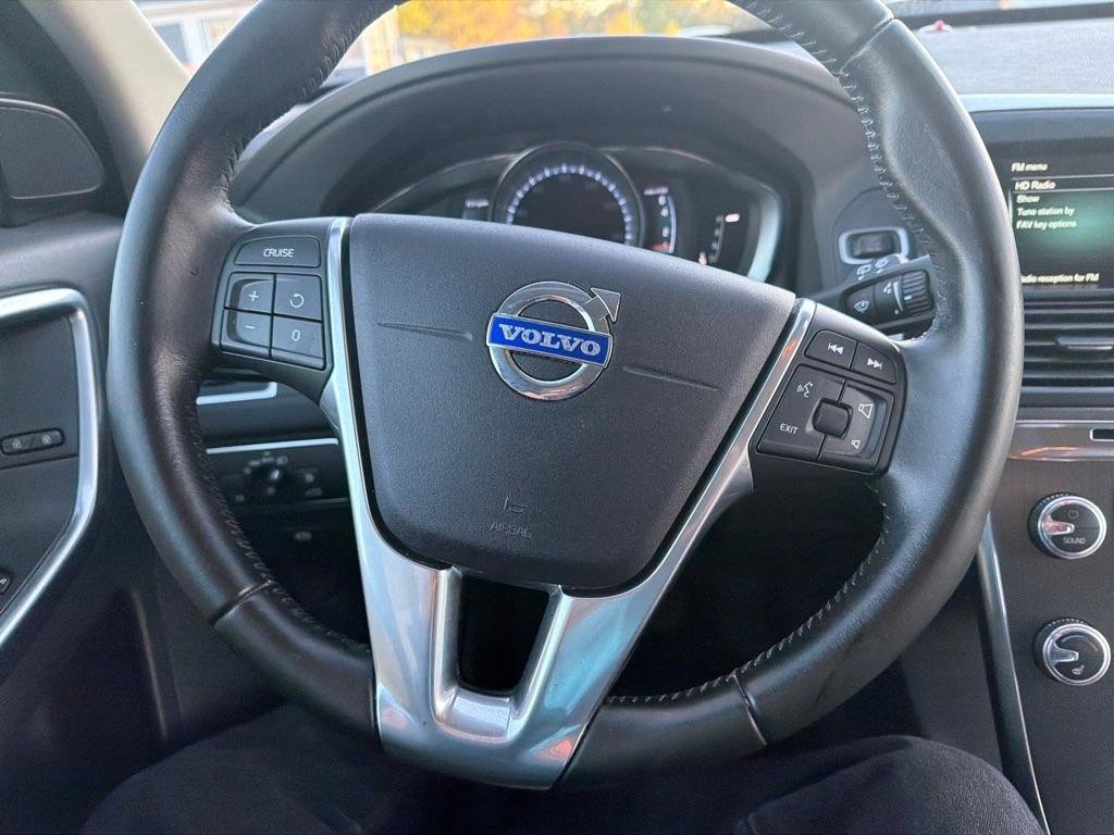 Used 2016 Volvo XC60 T5 Premier w/ Proximity Package image 19