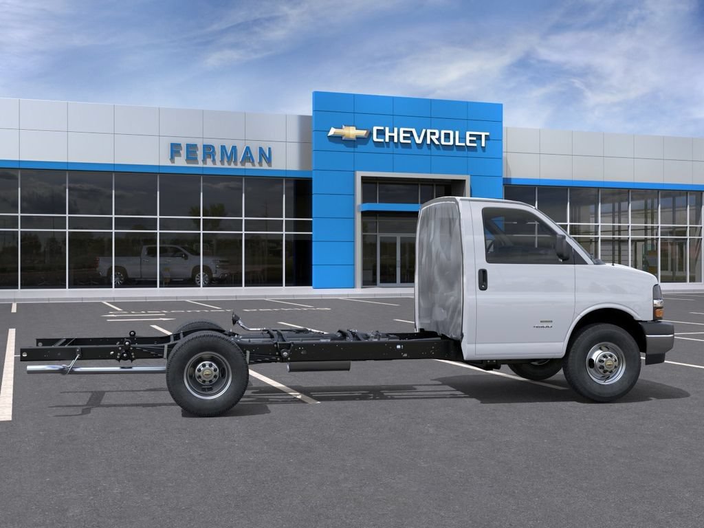 New 2026 Chevrolet Express 4500 w/ Power Convenience Package RWD image 6